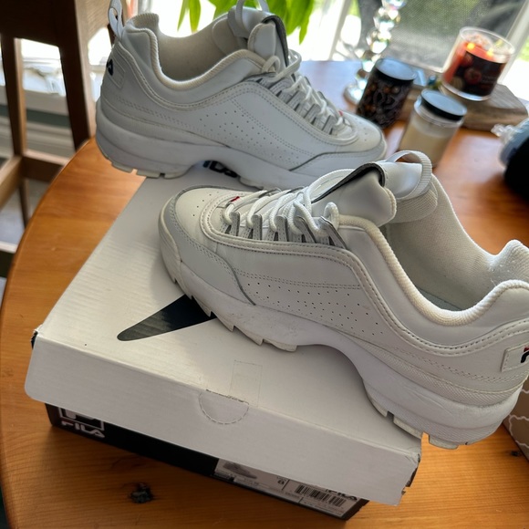 Women’s Fila Disruptor II premium sneakers. Like new condition. - Picture 2 of 5